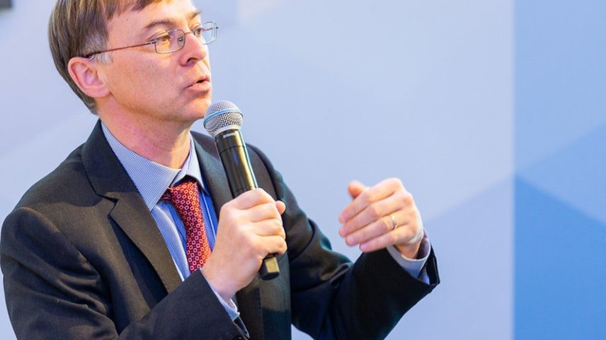 O diretor WEF Roberto Bocca vê fragmentação global da transição energética