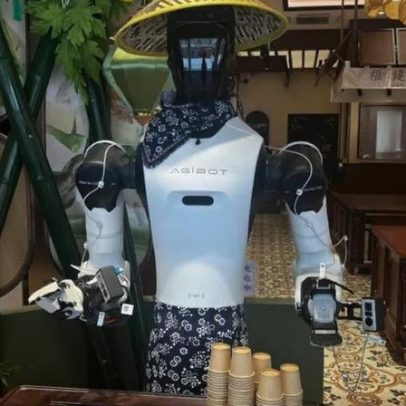 China planeja 10.000 robôs humanoides em uso comercial até 2026
