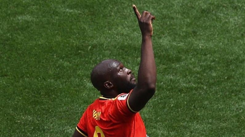Romelu Lukaku celebra empate da Bélgica contra o Egito, na Copa do Mundo