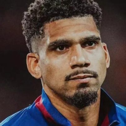 Zagueiro do Barcelona fica dúvida para a Copa após lesão muscular