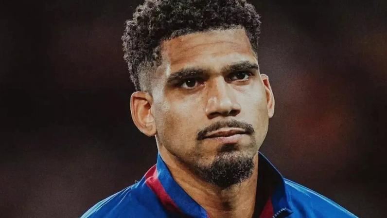Ronald Araújo é jogador da Seleção Uruguaia e do Barcelona