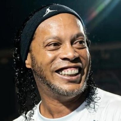 Ronaldinho retorna ao futebol aos 46 anos, jogando na terceira divisão italiana