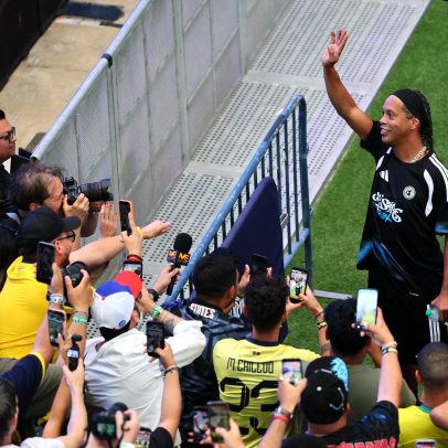 Ronaldinho reúne Felipe Melo e Falcão para jogo de futebol na quadra do US Open