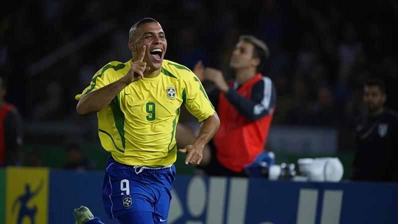 Ronaldo celebra seu gol na final da Copa de 2002 entre Brasil e Alemanha