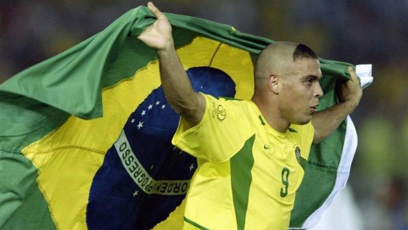 Na imagem, Ronaldo Fenômeno na Copa do Mundo de 2002