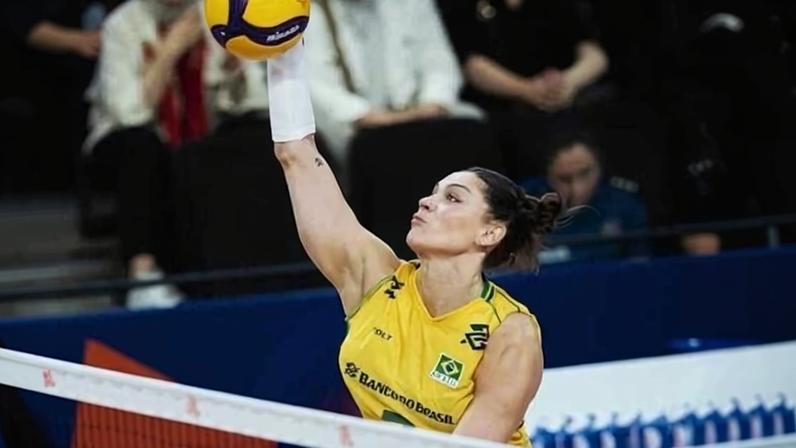 Rosamaria em ação pela seleção brasileira na partida contra a China