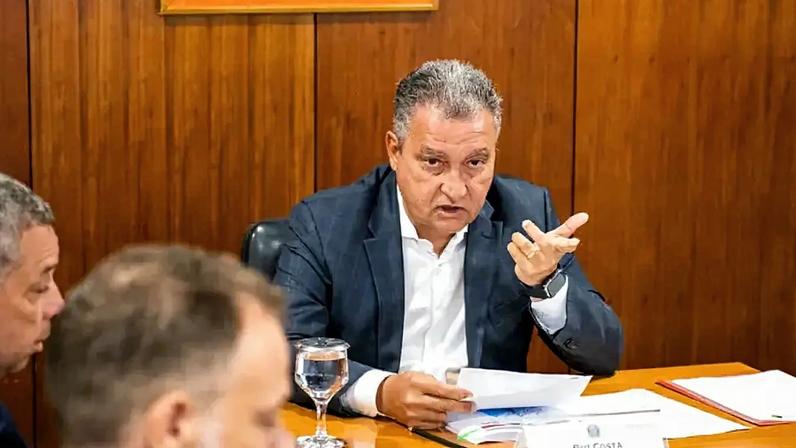 Enquanto governava a Bahia, o petista Rui Costa alterou as regras para a portabilidade de consignados do Credcesta, imobilizando servidores com contratos no Banco Master. (Foto: Henrique Raynal/Casa Civil)
