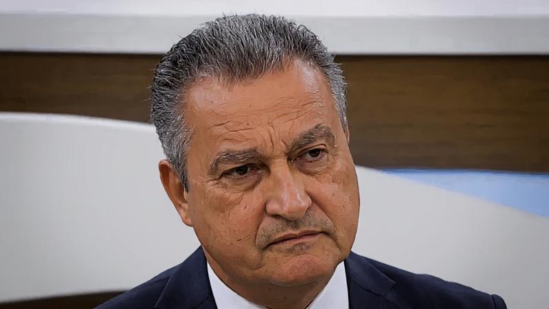 Ex-ministro criticou o que chamou de "ânsia de poder" de Eduardo e Flávio Bolsonaro