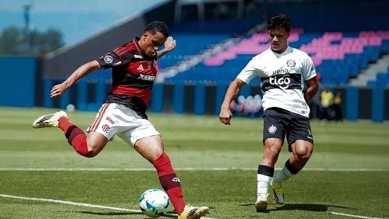 Ryan Roberto fez o 1º gol do Flamengo contra o Olimpia na semifinal da Libertadores sub-20