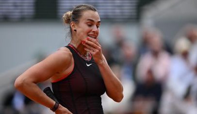 Número 1 do mundo Sabalenka sofre virada e é eliminada do Roland Garros