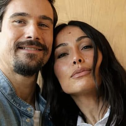 Sabrina Sato revela barriguinha em chá de revelação com Nicolas Prattes