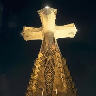 Vídeo mostra como ficou a Sagrada Família após inauguração da torre