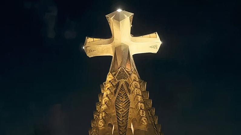 Topo da Torre de Jesus Cristo, na Igreja Sagrada Família, em Barcelona