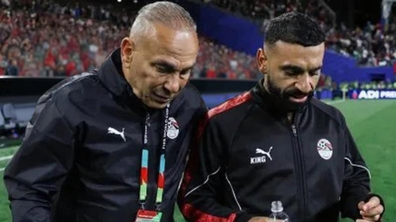 Salah ao lado do médico do Egito