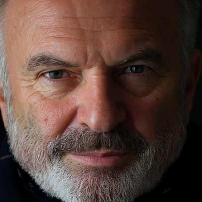 Sam Neill quer voltar a Hollywood após vencer câncer de 5 anos