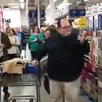 Clientes do Sam's Club no Alabama em culto espontâneo