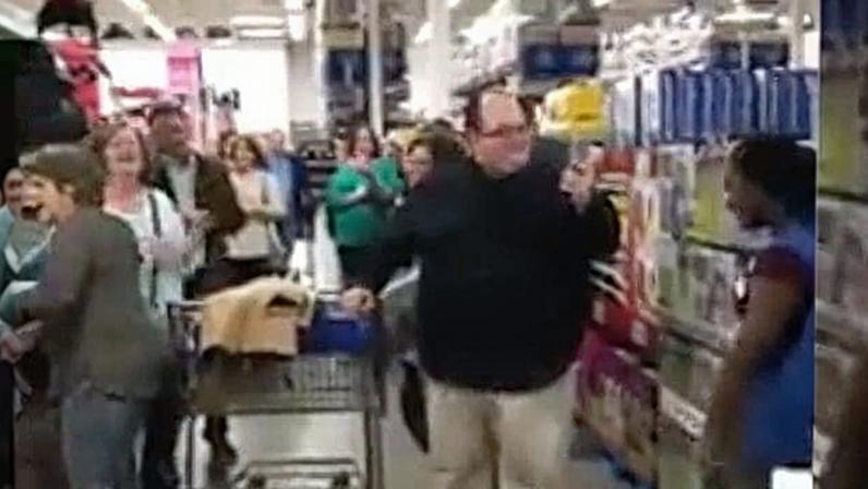 Clientes do Sam's Club no Alabama em culto espontâneo