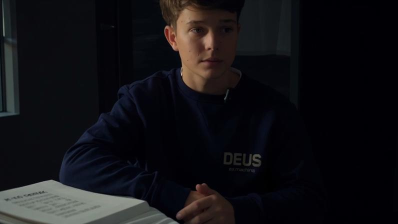 Samuel faz terços para crianças