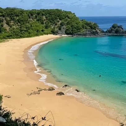Brasil tem duas praias entre as 50 melhores do mundo em 2026