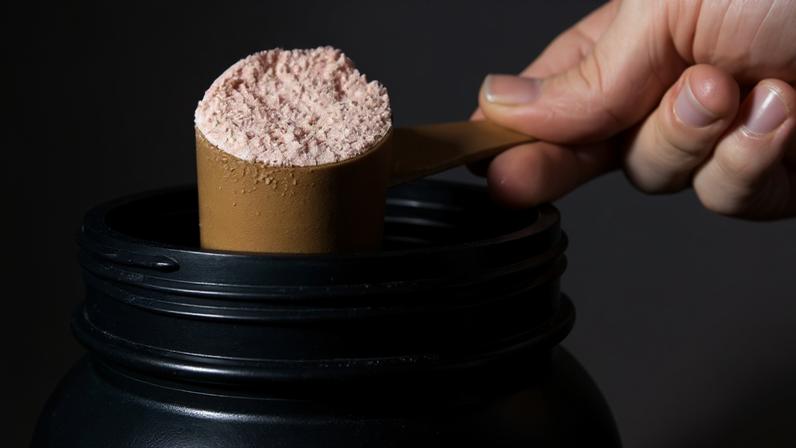 Whey Protein: marcas famosas do suplemento eram usadas por criminosos para vender produtos falsos