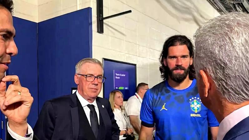 Ancelotti conversa com Kaká, Alisson e Bebeto