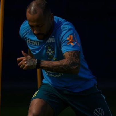 Neymar realiza treino com bola e se aproxima de retorno à seleção