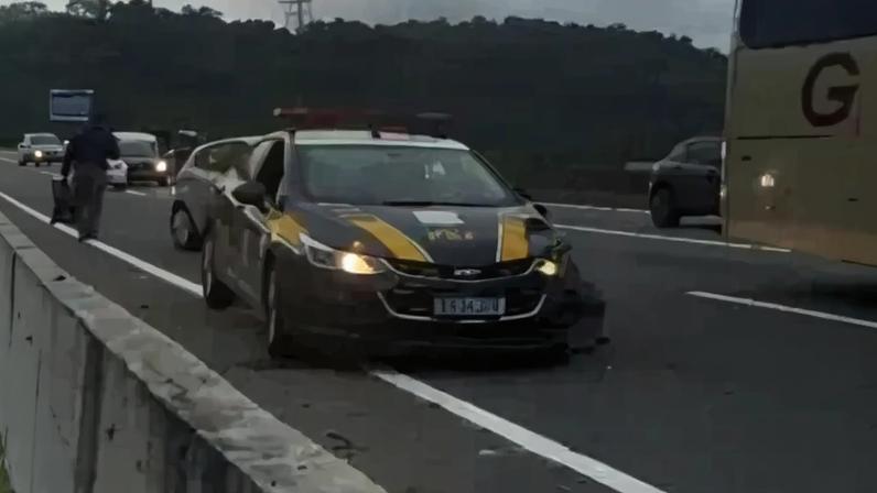 Imagem colorida,SC: perseguição na BR-101 termina com acidente, troca de tiro e morte- Metrópoles