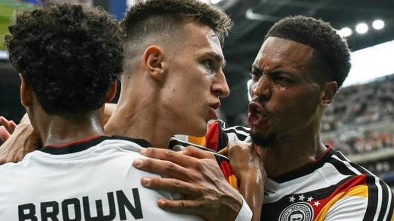 Schlotterbeck comemora o segundo gol da Alemanha contra Curaçao na Copa do Mundo