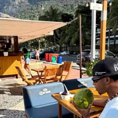 Ex-joia do Barça fora da Espanha para a Copa; posta foto de férias no Brasil