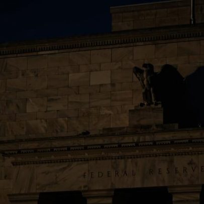 Bitcoin cai após Fed indicar possível alta de juros neste ano