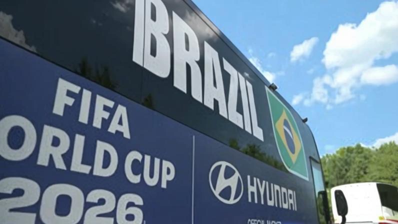Ônibus do Brasil deixa hotel em Nova Jersey rumo ao estádio da estreia