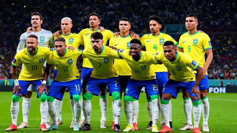 Foto colorida do time titular de 2022 - Metrópoles