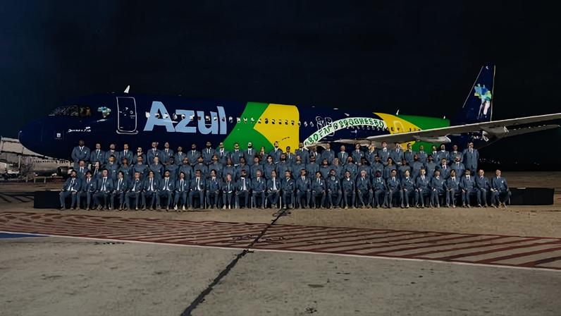 Seleção brasileira embarcou para a Copa do Mundo na noite desta segunda-feira