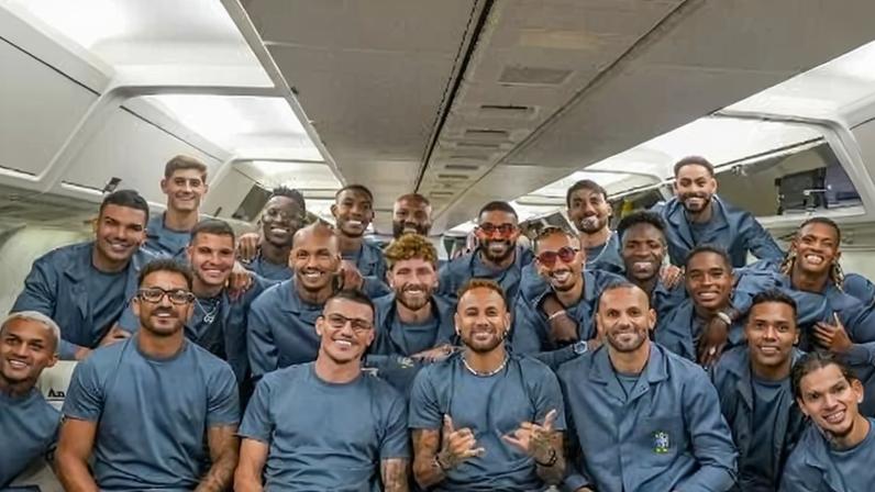 Seleção brasileira embarcou para a Copa do Mundo, nos Estados Unidos, nesta segunda-feira