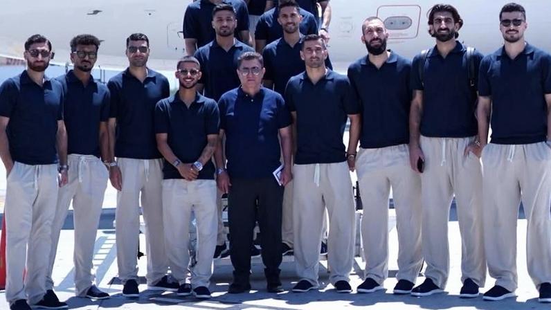 Seleção do Irã durante desembarque em Los Angeles, onde estreou na Copa com empate de 2 a 2 contra a Nova Zelândia