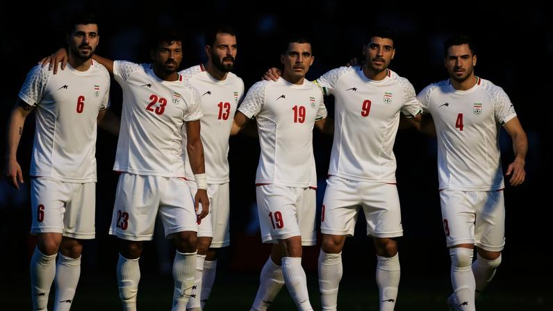 Foto colorida da seleção do Irã - Metrópoles