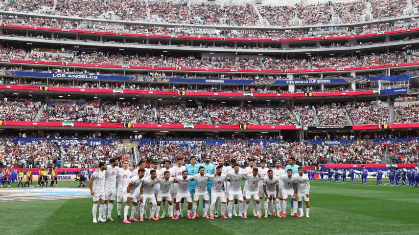 Imagem geral dos jogadores do Irã posando para uma foto antes da partida contra a Bélgica 21 de junho de 2026 IMAGN IMAGES via Reuters/Kiyoshi Mio