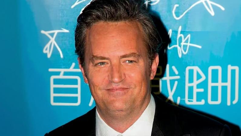 O médico Salvador Plasencia e o ator Matthew Perry — Foto: reprodução e Getty
