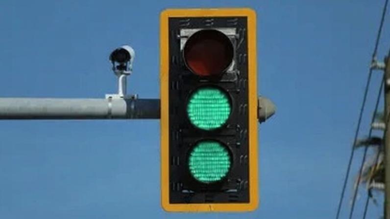 Projeto green light tem o objetivo de melhorar a temporização de semáforos e diminuir paradas de veículos