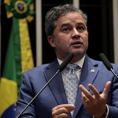 Efraim confirma Queiroga na chapa e negocia vaga ao Senado com o Novo