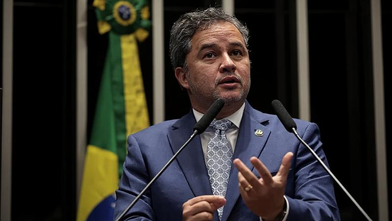 Efraim minimizou os impactos do caso envolvendo o filme “Dark Horse” sobre a pré-campanha presidencial de Flávio Bolsonaro
