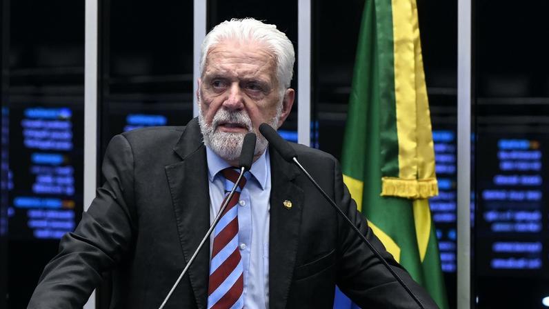 Senador Jaques Wagner (PT-BA) no plenário do Senado Federal durante sessão deliberativa ordinária
