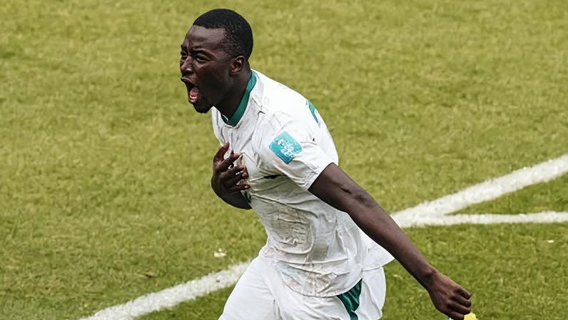 Pape Gueye marcou dois gols contra o Iraque