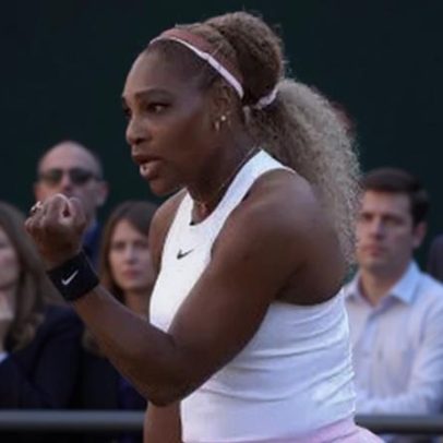 Serena Williams retorna às quadras após quase quatro anos e avança na Queen's