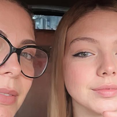 Sheila Mello teme público em show; filha rebate: Ninguém te conhece