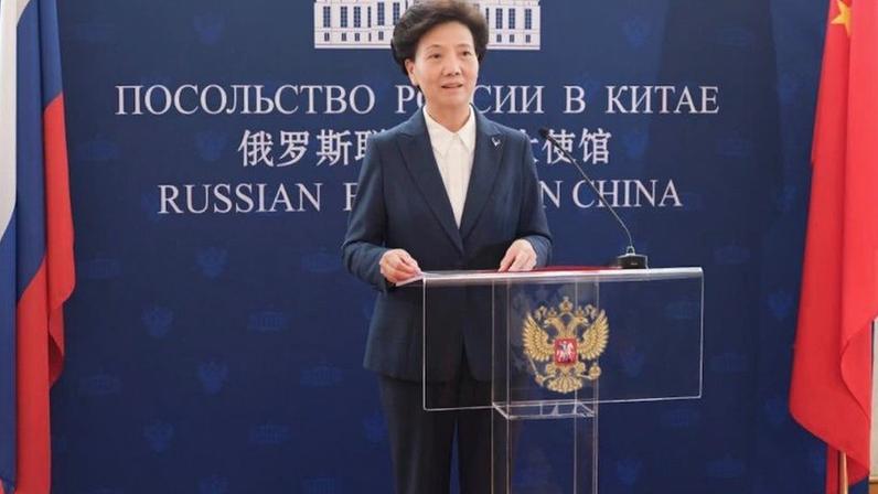 Na imagem, Shen Yiqin, a mulher que ocupa o maior posto no atual governo chinês