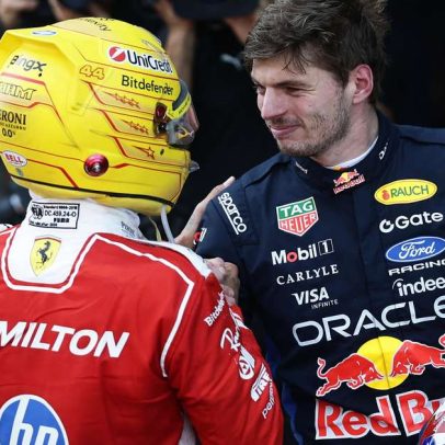 Verstappen revela o que disse a Hamilton após vitória pela Ferrari