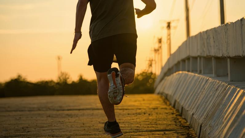 Pessoa praticando corrida- Metrópoles