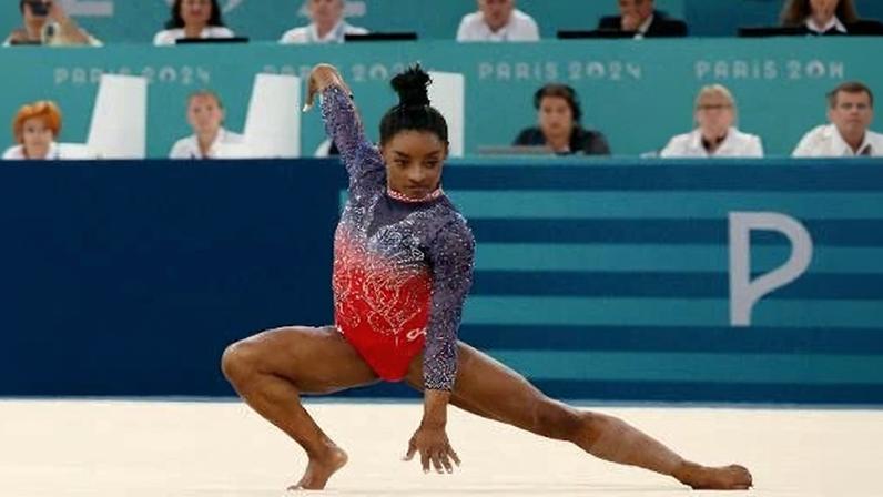 Simone Biles durante a sua apresentação na final do solo das Olimpíadas de Paris-2024