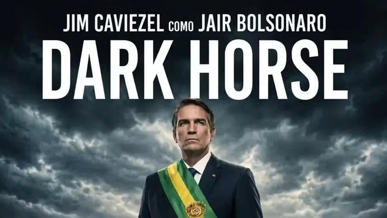 Jim Caviezel no pôster de 'Dark Horse', filme sobre Jair Bolsonaro — Foto: Reprodução/Instagram/therealjimcaviezel